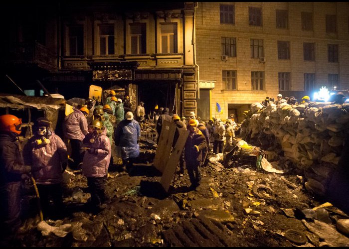 Участники беспорядков в Киеве ночью пытались штурмовать Украинский дом 