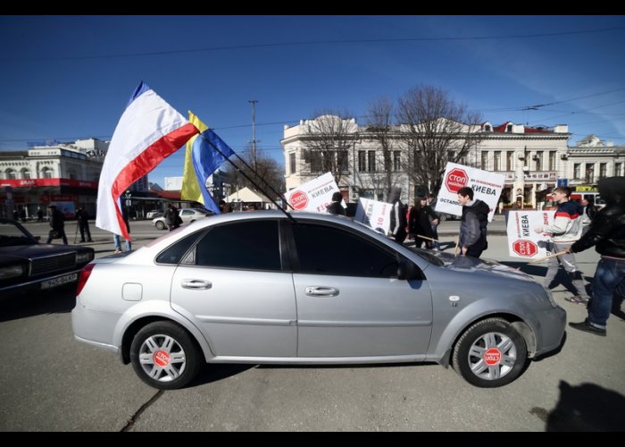 В Симферополе прошел автопробег «Стоп майдан»