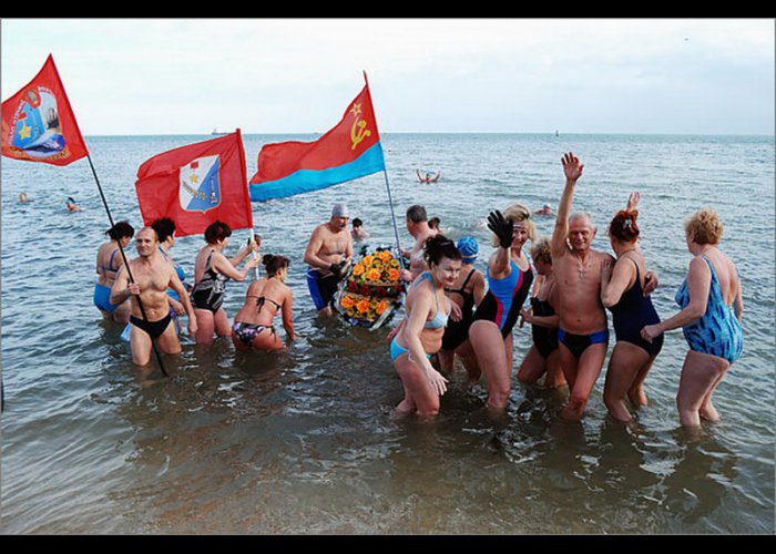 В Феодосии прошел первый Всеукраинский заплыв «моржей»