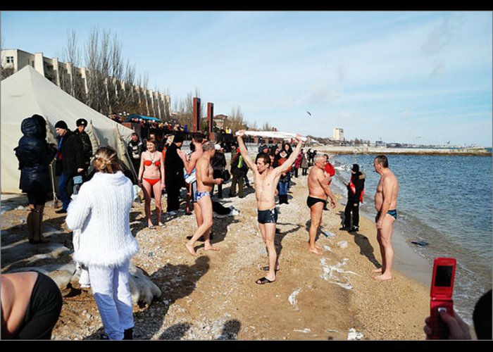 В Феодосии прошел первый Всеукраинский заплыв «моржей»