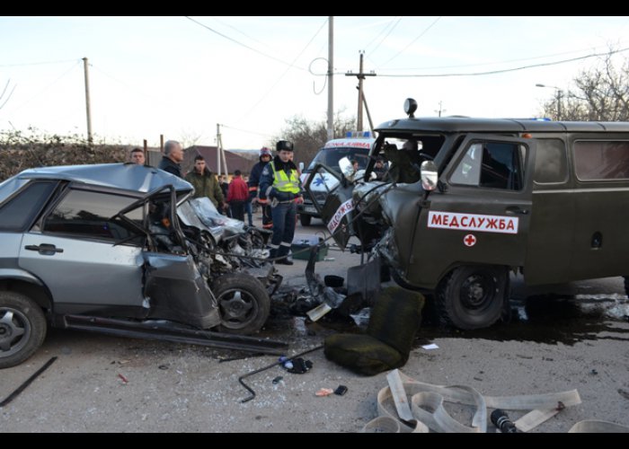 В ДТП в Севастополе погиб человек, еще восемь пострадали   