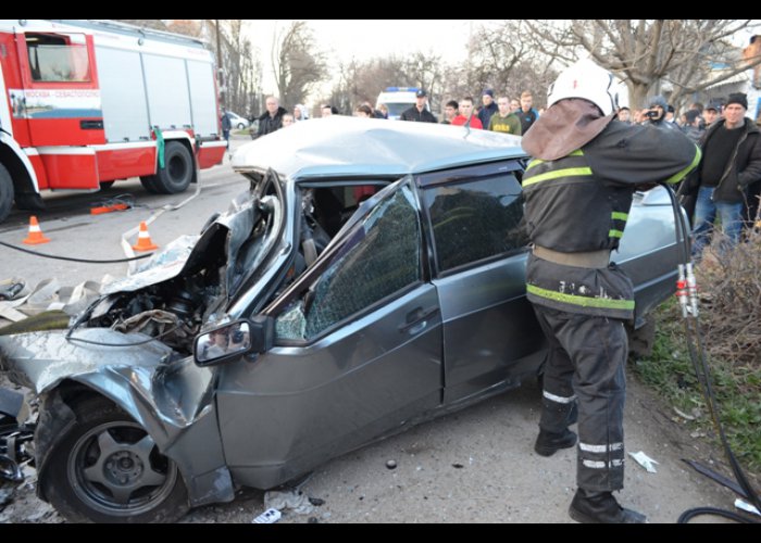 В ДТП в Севастополе погиб человек, еще восемь пострадали   