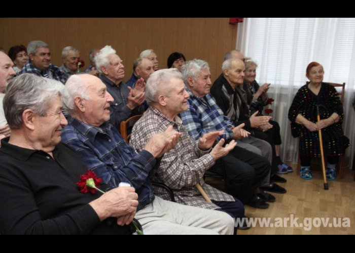 Первый вице-премьер Крыма посетил инвалидов и ветеранов войны в Симферополе