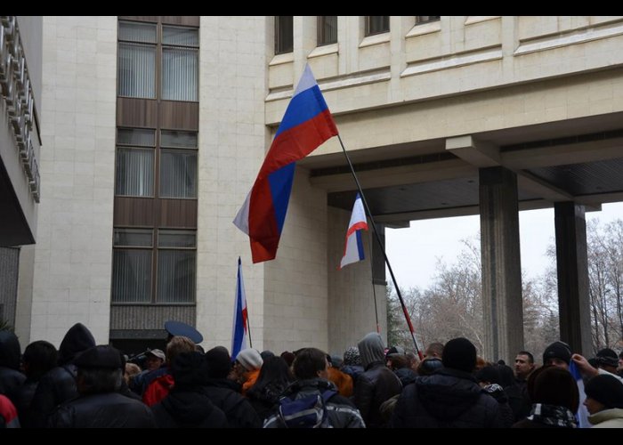 В Симферополе крымчане потребовали от власти сформировать свою позицию