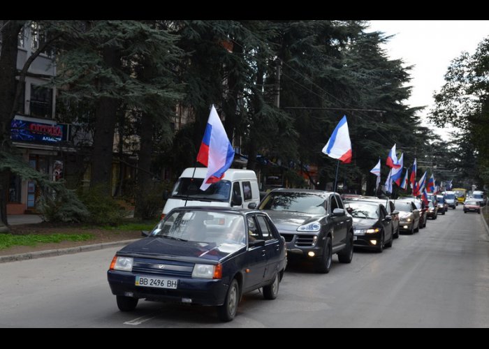 В Ялте состоялся автопробег в поддержку референдума