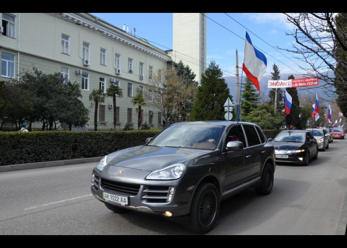 В Ялте состоялся автопробег в поддержку референдума