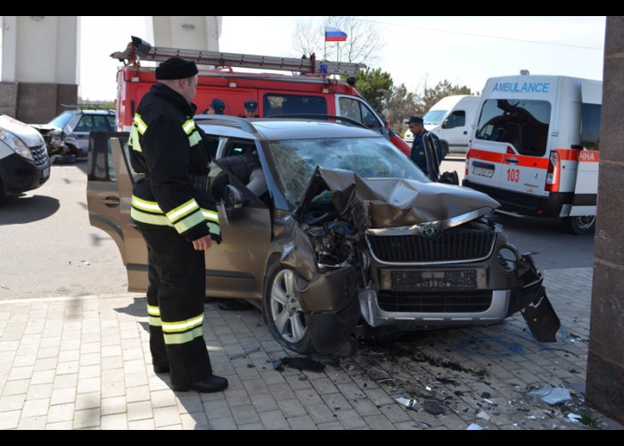 В Севастополе столкнулись два автомобиля