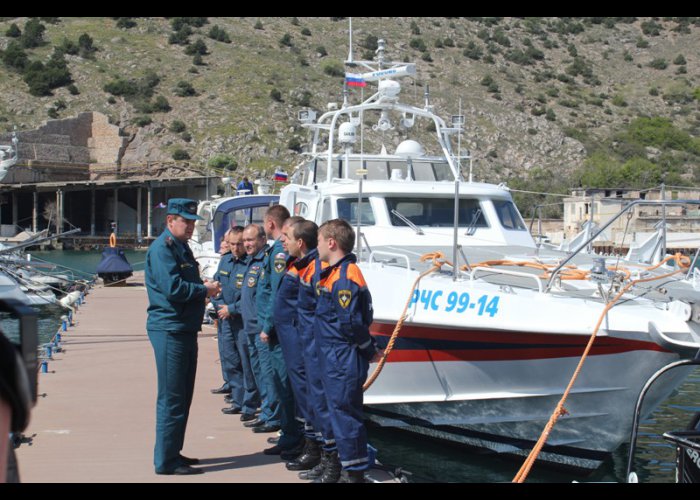 Акваторию моря у берегов Севастополя будут патрулировать два катера МЧС