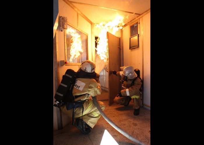 Крымские пожарные тестируют прибывшую из России технику