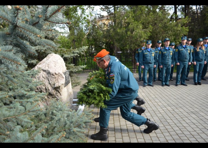 Севастопольские спасатели почтили память погибших коллег