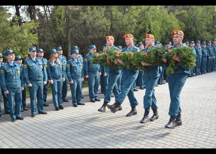 Севастопольские спасатели почтили память погибших коллег