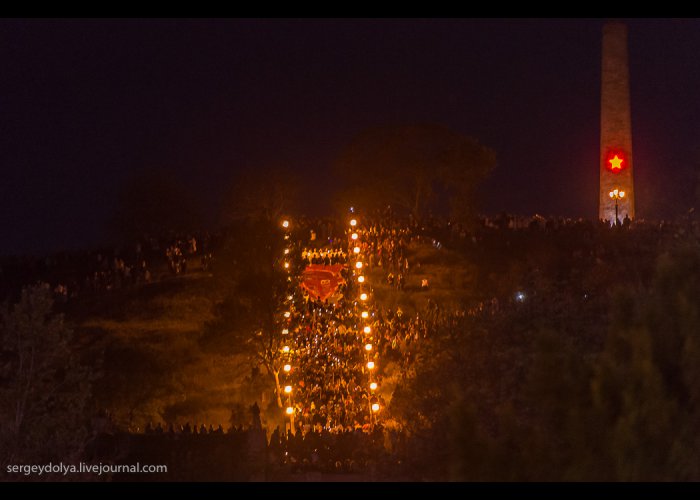 В Керчи состоялось торжественное факельное шествие