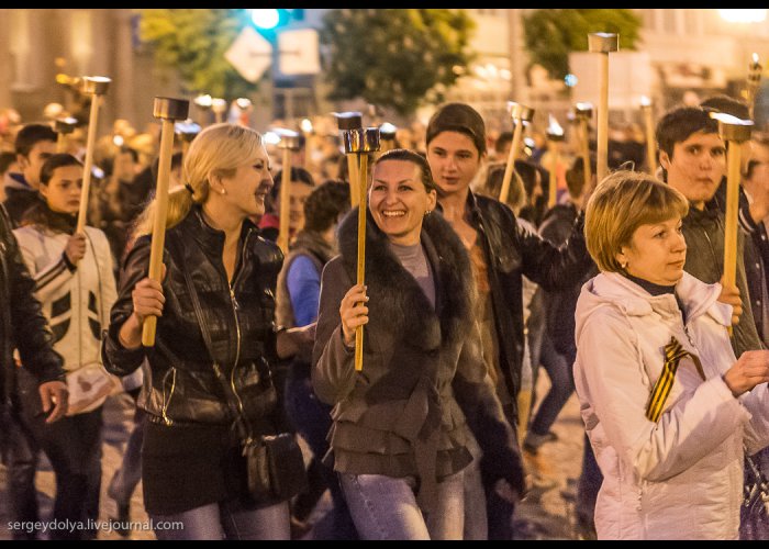 В Керчи состоялось торжественное факельное шествие