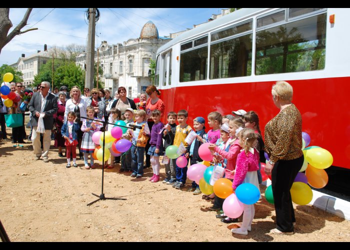 В Евпатории открыли памятник трамваю 
