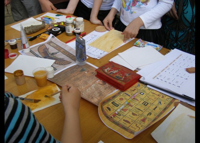 В Феодосии провели мастер-класс по изготовлению папируса