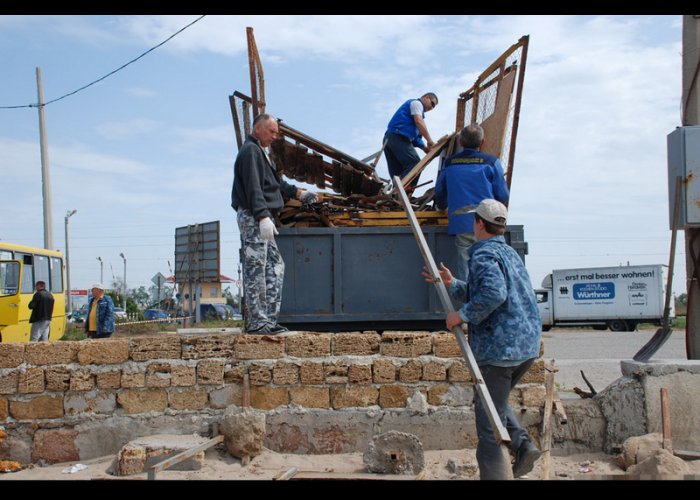 Пляжи Евпатории освободили от незаконно установленных заборов