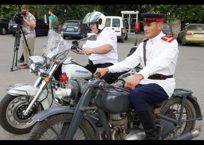 В Севастополе провели выставку ретро-автомобилей