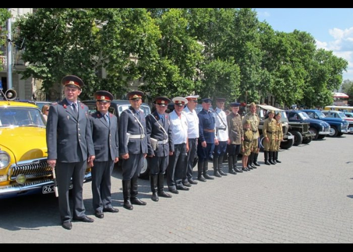 В Севастополе провели выставку ретро-автомобилей