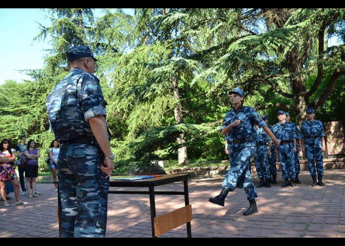 В Симферополе 26 сотрудников уголовно-исполнительной системы приняли присягу