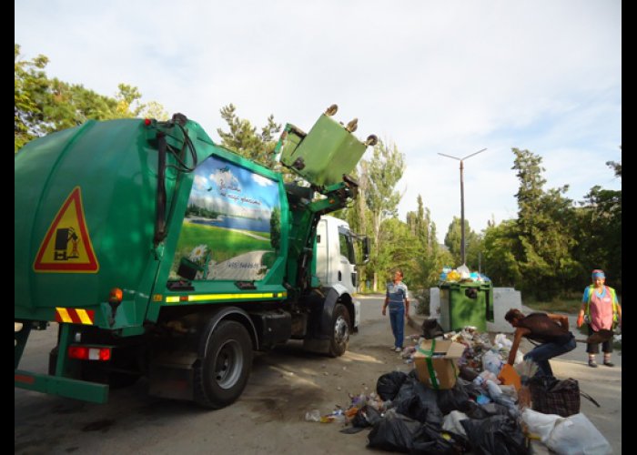 В Бахчисарае приступила к работе новая мусороуборочная техника 