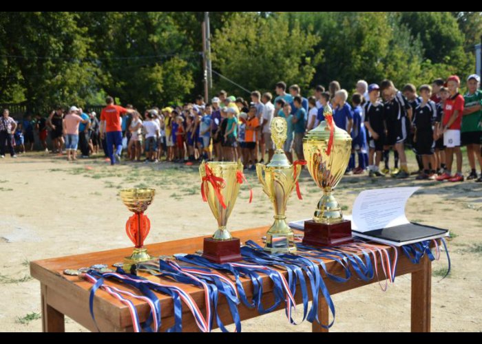 В Крыму прошли соревнования по академической гребле и парусному спорту