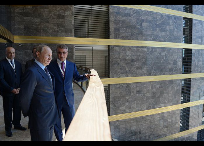 Президент России осмотрел ход строительства санатория «Мрия» в Ялте 