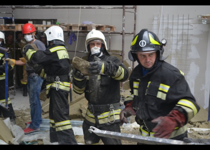 Из-под завалов обрушившегося здания в Севастополе спасли 5 человек