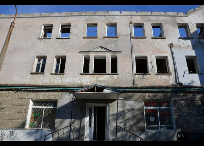 В Гаспре начали реконструкцию сгоревшего многоквартирного дома