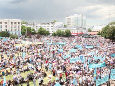 Крымские татары собрались в Симферополе на траурный митинг