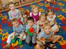 Детский сад, В Кировском районе половина детей не ходит в детсады из-за нехватки мест