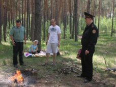 В Алуште 10 туристов оштрафовали за нарушение правил посещения леса Пожар, В Алуште 10 туристов оштрафовали за нарушение правил посещения леса