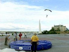 В Севастополе завершился фестиваль парашютистов