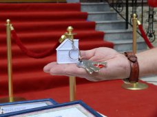 Премьер Крыма вручил ключи участникам программы «Доступное жилье» Доступное жилье, Премьер Крыма вручил ключи участникам программы «Доступное жилье»