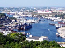 В Севастополе турецкое судно взяло в заложники экоинспекторов Происшествие, В Севастополе турецкое судно взяло в заложники экоинспекторов