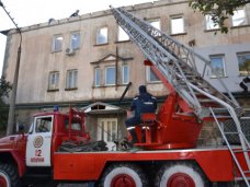 Жителей сгоревшего дома в Гаспре поселили в санаториях Пожар, Жителей сгоревшего дома в Гаспре поселили в санаториях