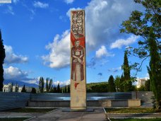 В Алуште реконструируют сквер у мемориала Благоустройство, В Алуште реконструируют сквер у мемориала