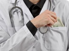 Коррупция, В Первомайском врача подозревают в получении взятки