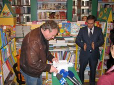 Российский актер принял участие в акции «Книги, которые нас воспитали» Книги которые нас воспитали, Российский актер принял участие в акции «Книги, которые нас воспитали»