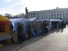 Ярмарка, В Симферополе открыли новогоднюю ярмарку