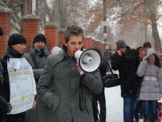 политическая ситуация в Украине, В Симферополе студенты митинговали против всех