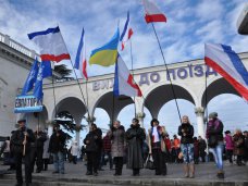 политическая ситуация в Украине, Крымчане отправились в Киев поддержать Президента