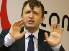 Нардеп от «Свободы», обвиняемый в растрате средств Евромайдана, пытался драться с милиционерами в суде