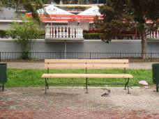 Хулиганы поломали скамейки на набережной Алушты Хулиганы поломали скамейки на набережной Алушты