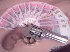 В Кировском районе задержали селянина с оружием и наркотиками В Кировском районе задержали селянина с оружием и наркотиками