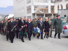 В Алуште прошел митинг «Живая память сердец» В Алуште прошел митинг «Живая память сердец»