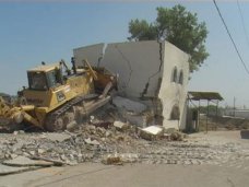 В Алуште снесут четырехэтажный самострой на берегу моря В Алуште снесут четырехэтажный самострой на берегу моря