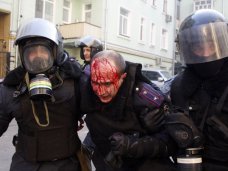 В Киеве ранено более 20 правоохранителей