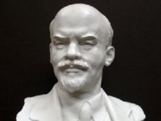 Возле Алушты с постамента сбили бюст Ленина Возле Алушты с постамента сбили бюст Ленина