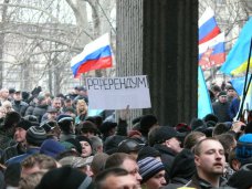 Протестующие в Симферополе пытались штурмовать здание парламента