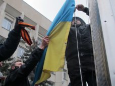 Возле горсовета Симферополя подняли российский флаг